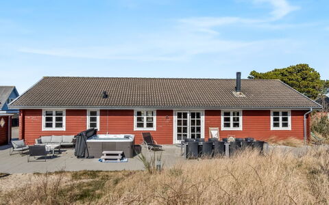 Uolevi - 1.1Km from the Sea: Casa, Techo, Casa, Cabaña, Sombra, Mueble Para Exteriores, Arena