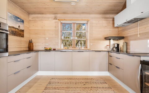 Uolevi - 1.1Km from the Sea: Madera, Piso, Cocina, Suelos De Madera, Suelo, Mostrador, Diseño De Interiores, Gabinetes, Casa, Techo