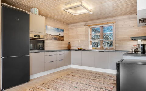 Uolevi - 1.1Km from the Sea: Cocina, Madera, Piso, Aparato De Cocina, Electrodoméstico, Mostrador, Techo, Diseño De Interiores, Suelos De Madera, Suelo