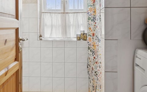Holmfridur - 1.1Km from the Sea: Loseta, Mosaico, Arreglo De Tubería, Cerámico, Baño