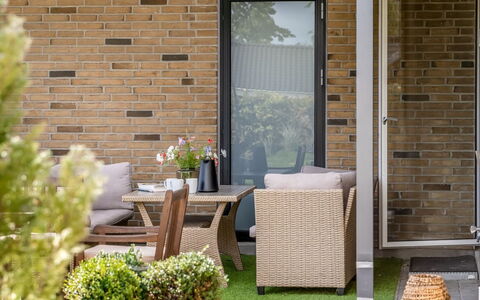 Angret - 200M from the Sea: Mueble, Madera, Diseño De Interiores, Piso, Suelo, Silla, Habitación, Techo, Sala, Departamento