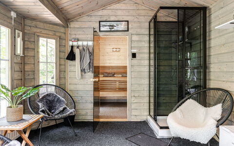 Kallvik: Madera, Mueble, Diseño De Interiores, Piso, Suelo, Techo, Habitación, Silla, Sala, Suelos De Madera