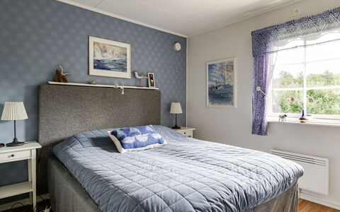 Kallvik: Cama, Habitación, Mueble, Lecho, Diseño De Interiores, Sábana, Linos, Textil, Suelo, Piso