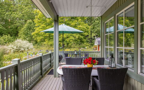 Kallvik: Mueble, Madera, Porche, Silla, Casa, Mesa, Mueble Para Exteriores, Puerta, Cocina Y Comedor Mesa, Sombra