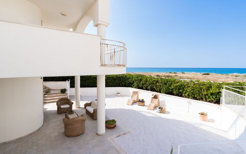 Il Respiro del Mare: Balcón, Mar, Departamento, Sombra, Oceano, Mueble Para Exteriores, Villa, Recurso, Estructura Al Aire Libre, Playa