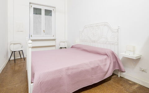 La Casa di Bruno, Terrace, in the Heart of Genova: Cama, Habitación, Sábana, Lecho, Diseño De Interiores, Suelo, Linos, Piso, Mueble, Habitación