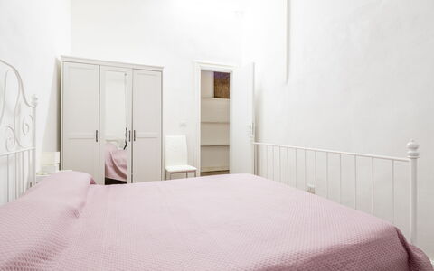 La Casa di Bruno, Terrace, in the Heart of Genova: Pared, Diseño De Interiores, Habitación, Cama, Suelo, Mueble, Piso, Sábana, Habitación, Lecho