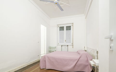 La Casa di Bruno, Terrace, in the Heart of Genova: Pared, Suelo, Piso, Diseño De Interiores, Techo, Habitación, Mueble, Cama, Habitación, Sábana