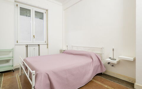 La Casa di Bruno, Terrace, in the Heart of Genova: Pared, Habitación, Cama, Piso, Diseño De Interiores, Suelo, Sábana, Mueble, Lecho, Habitación