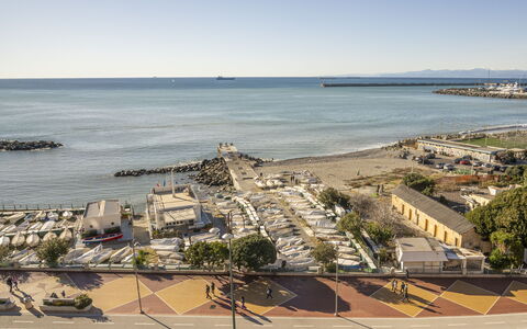 La Casa di Bruno, Terrace, in the Heart of Genova: Costa, Mar, Costeras Y Los Accidentes Geográficos Oceánico, Oceano, Playa, Apuntalar, Fotografía Aérea, Bahía, Ciudad De Vacaciones, Centro De Deportes Acuáticos