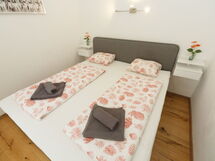 In Fünfhaus mit Garten