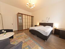 Große Ferienwohnung in Fünfhaus mit Garten