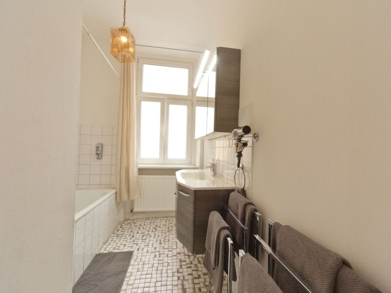 Große Ferienwohnung in Fünfhaus mit Garten