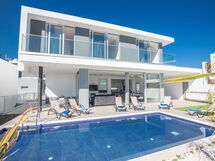 Atemberaubende Villa Olivine mit Meerblick