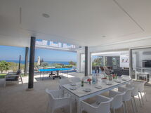 Ferienvilla Chloe mit Terrasse und Garten