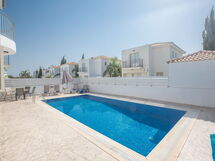 Ferienvilla Pv17 mit Sonnenterrasse und Pool