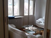 Wohnung in Einem Historischen Gebäude mit Balkon U