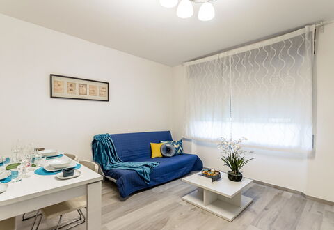 Casa Tania: Diseño De Interiores, Mueble, Sofá, Departamento, Habitación, Piso, Suelo, Casa, Sala