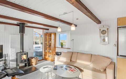 Pihla - 150M from the Sea: Diseño De Interiores, Madera, Techo, Mueble, Piso, Suelo, Sala, Habitación, Sofá, Lámpara