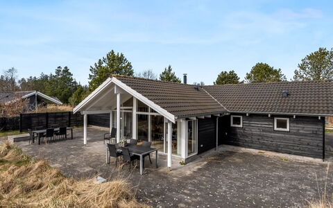 Botwith - 2.8Km from the Sea: Mueble, Madera, Diseño De Interiores, Piso, Suelo, Silla, Habitación, Techo, Sala, Departamento