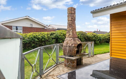 Elnur - 200M to the Fjord: Cabaña, Patio Interior, Yarda, Edificios Del Jardín, Cobertizo, Vía Muerta, Mueble Para Exteriores, Cuarto De Troncos, Estructura Al Aire Libre, Choza