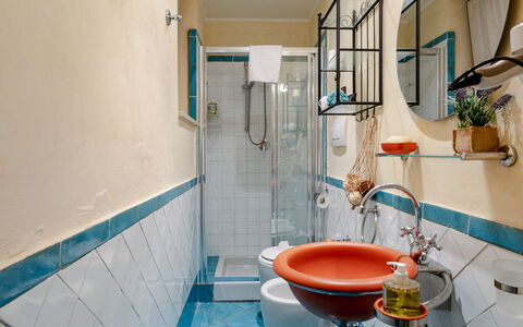 Suite la Torre: Arreglo De Tubería, Baño, Diseño De Interiores, Lavabo Del Baño, Piso, Lavabo, Suelo, Grifo, Plomería, Baño