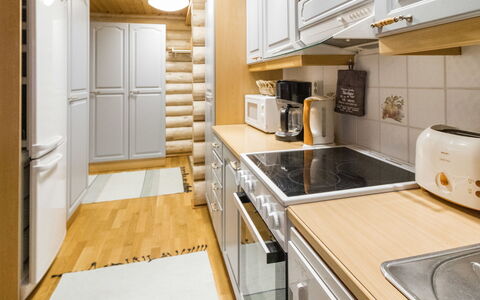 Salvostie 13, Hetta: Cocina, Madera, Aparato De Cocina, Diseño De Interiores, Mostrador, Electrodoméstico, Piso, Gabinetes, Techo, Suelo