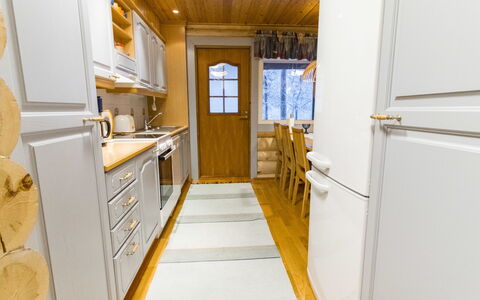 Salvostie 13, Hetta: Madera, Piso, Diseño De Interiores, Suelo, Cocina, Mostrador, Lavabo, Techo, Manchas De Madera, Habitación