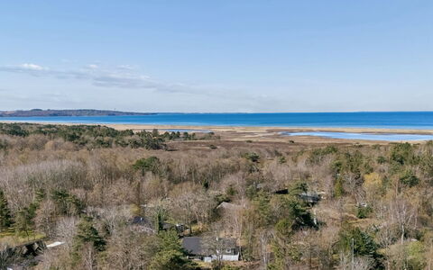 Elfrede - 900M from the Sea: 