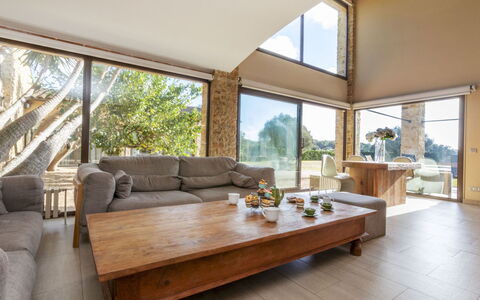 El Refugio Mediterráneo: Madera, Mueble, Diseño De Interiores, Sofá, Piso, Casa, Suelo, Techo, Sala, Silla