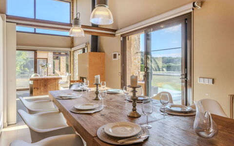 El Refugio Mediterráneo: Mueble, Diseño De Interiores, Cocina, Madera, Piso, Techo, Mostrador, Cocina Y Comedor Mesa, Comedor, Suelo