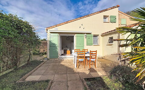 Les Mathes 642: Arbusto, Jardín, Cabaña, Sombra, Paisajismo, Yarda, Patio Interior, Villa, Casa De Campo, Planta De Casa