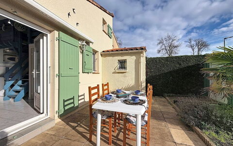 Les Mathes 642: Arbusto, Jardín, Cabaña, Sombra, Paisajismo, Yarda, Patio Interior, Villa, Casa De Campo, Planta De Casa