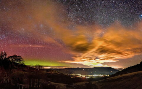 Strone Cottage: Cielo, Naturaleza, Horizonte, Ecorregión, Noche, Colina, Oscuridad, Noche