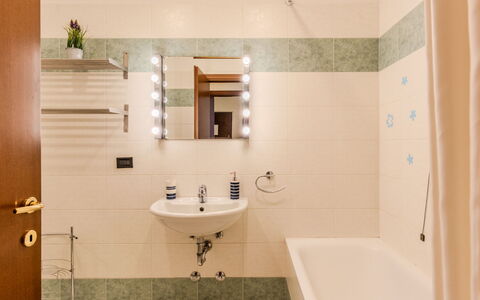 Casa Martinetta: Baño, Arreglo De Tubería, Diseño De Interiores, Lavabo Del Baño, Piso, Pared, Suelo, Grifo, Lavabo, Plomería