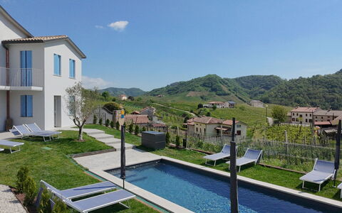 Villa Valdobbiadene Pool Spa: Casa, Piscina, Balcón, Inmuebles, Villa, Paisajismo, Mueble Para Exteriores, Eco Hotel, Pueblo De Montaña