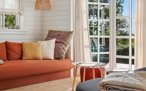 Aria - 310M from the Sea: Mueble, Diseño De Interiores, Piso, Madera, Suelo, Amortiguar, Textil, Sala, Sofá, Arrojar La Almohada