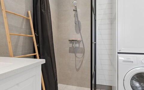 Aria - 310M from the Sea: Piso, Suelo, Diseño De Interiores, Arreglo De Tubería, Plomería, Loseta, Habitación, Baño, Lavadora
