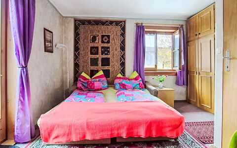 Niedernsill 12: Mueble, Habitación, Cama, Suelo, Lecho, Departamento, Diseño De Interiores, Piso, Sábana, Marco De La Cama