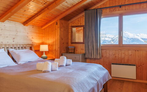 La Balance: Madera, Habitación, Cama, Casa, Sábana, Mueble, Lecho, Diseño De Interiores, Linos, Techo