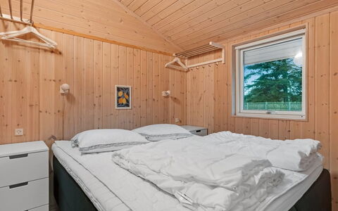 Garth - 50M from the Sea: Madera, Habitación, Cama, Techo, Casa, Lecho, Sábana, Marco De La Cama, Habitación, Congelación
