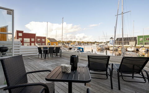 Fina - 10M from the Sea: Techo, Casa, Puerta, Cabaña, Sombra, Vía Muerta, Yarda, Inmuebles, Patio Interior