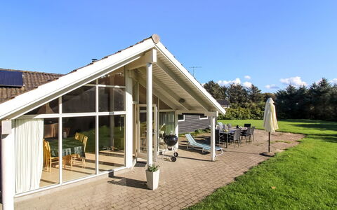Tonje - 600M from the Sea: Mueble, Madera, Diseño De Interiores, Piso, Suelo, Silla, Habitación, Techo, Sala, Departamento