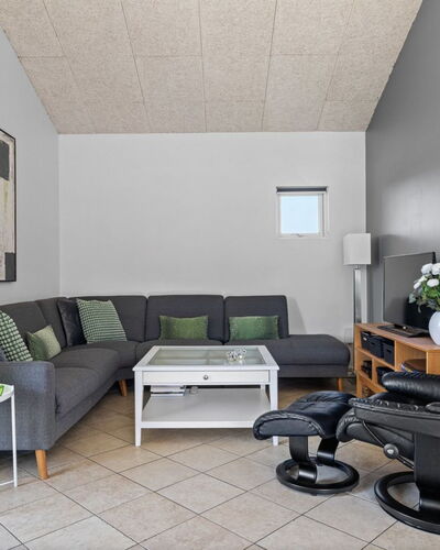 Mildred - 400M from the Sea