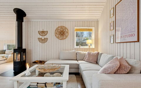 Galatia - 1.4Km from the Sea: Madera, Diseño De Interiores, Piso, Sofá, Sala, Suelo, Mueble, Casa, Techo