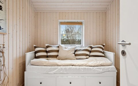 Galatia - 1.4Km from the Sea: Mueble, Diseño De Interiores, Suelo, Piso, Habitación, Madera, Cama, Habitación, Encendiendo, Linos