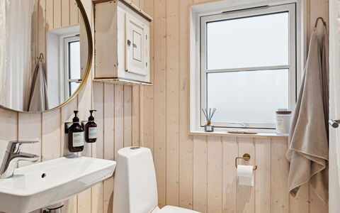Galatia - 1.4Km from the Sea: Madera, Piso, Diseño De Interiores, Suelo, Arreglo De Tubería, Baño, Habitación, Techo, Plomería, Lavabo