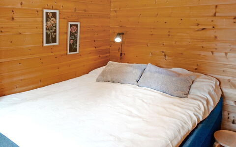 Luongasloma 3: Pared, Piso, Madera, Suelo, Habitación, Diseño De Interiores, Cama, Habitación, Sábana, Techo