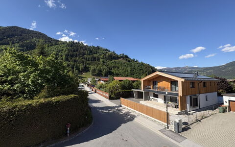 Glacier Loft Kitzsteinhorn 1: Casa, Casa, Techo, Pendiente, Pueblo, Entrada De Coches, Pueblo De Montaña, Balcón