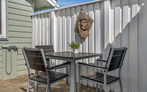 Answald - 250M from the Sea: Mueble, Mueble Para Exteriores, Mesa, Mesa Al Aire Libre, Silla, Cocina Y Comedor Mesa, Patio, Madera Dura, Manchas De Madera, Jardín